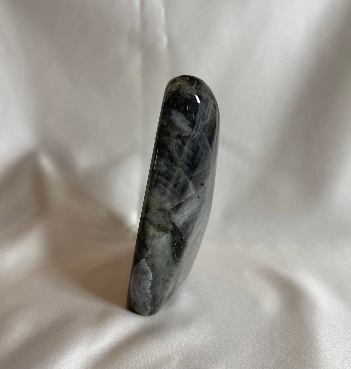 Paarse Labradoriet Sculptuur Nr. 406