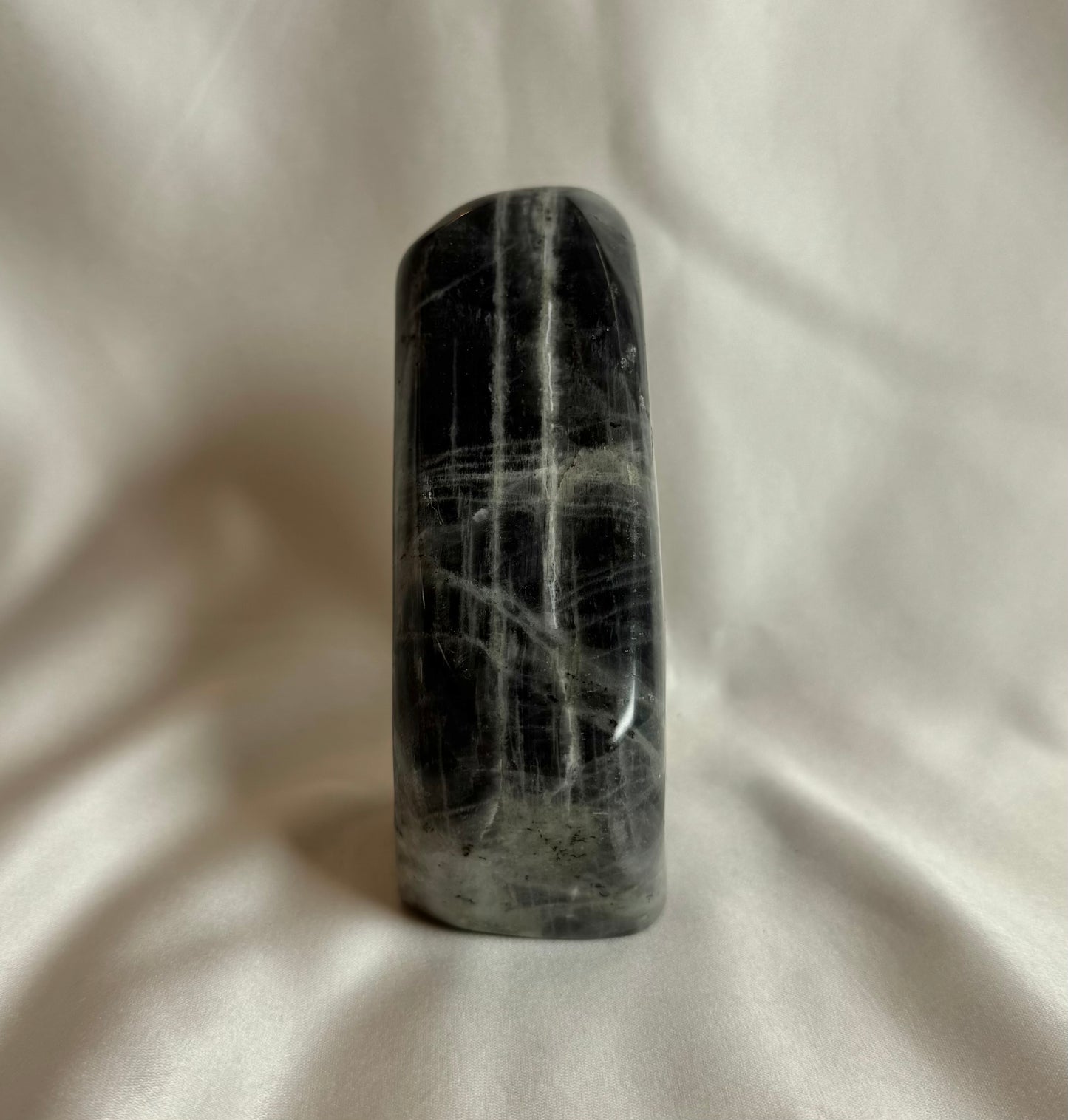 Paarse Labradoriet Sculptuur Nr. 409