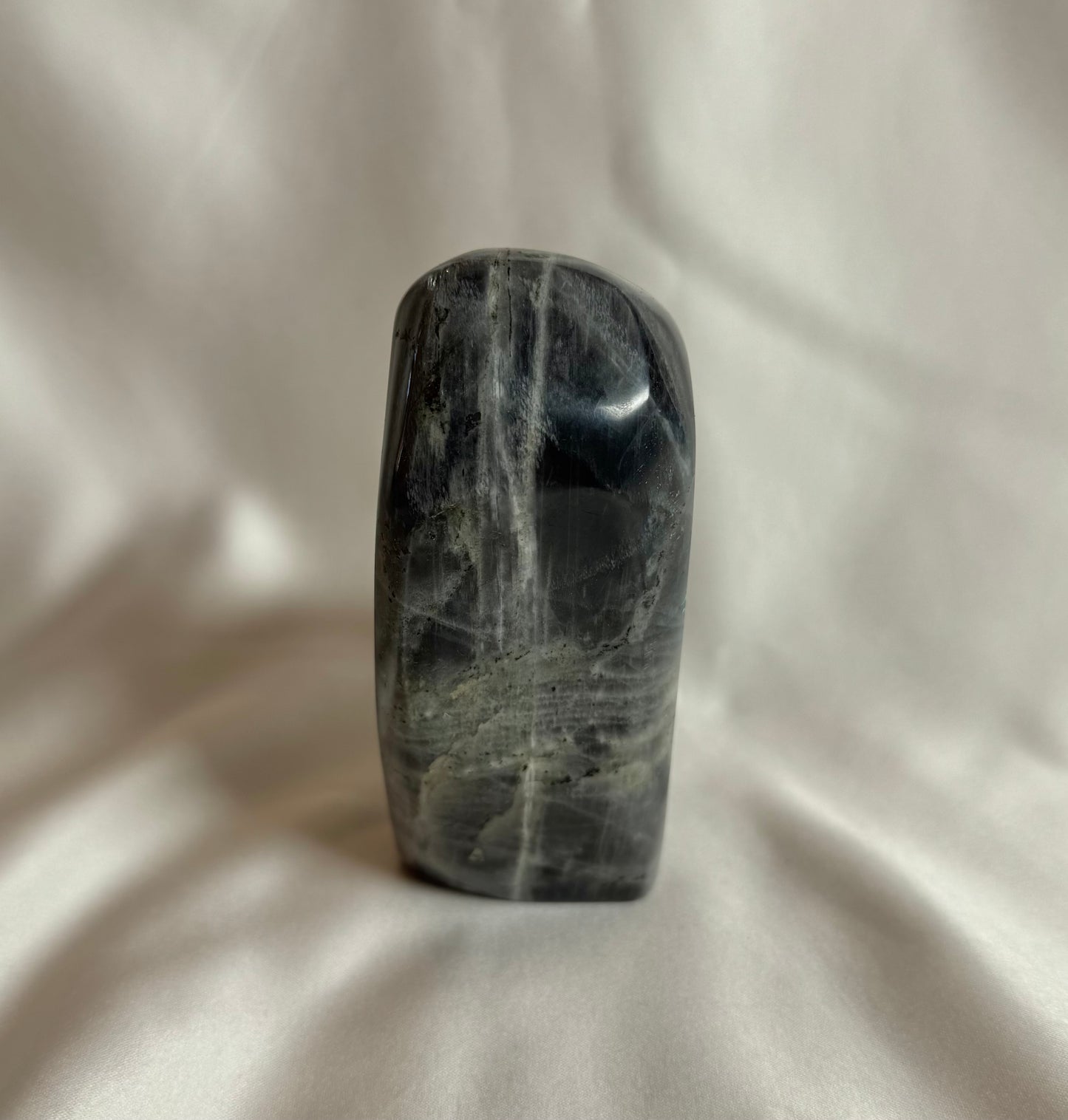 Paarse Labradoriet Sculptuur Nr. 409
