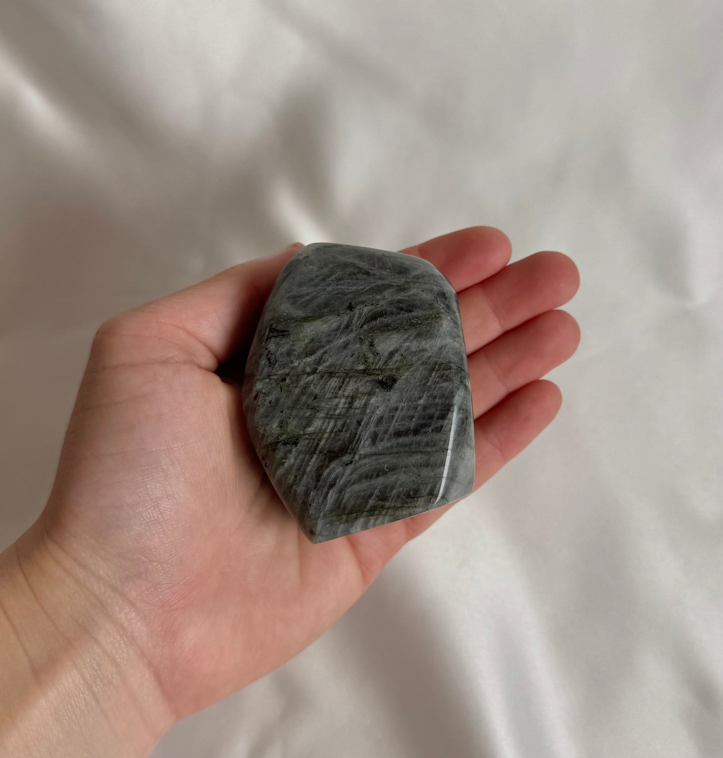 Paarse Labradoriet Sculptuur Nr. 424