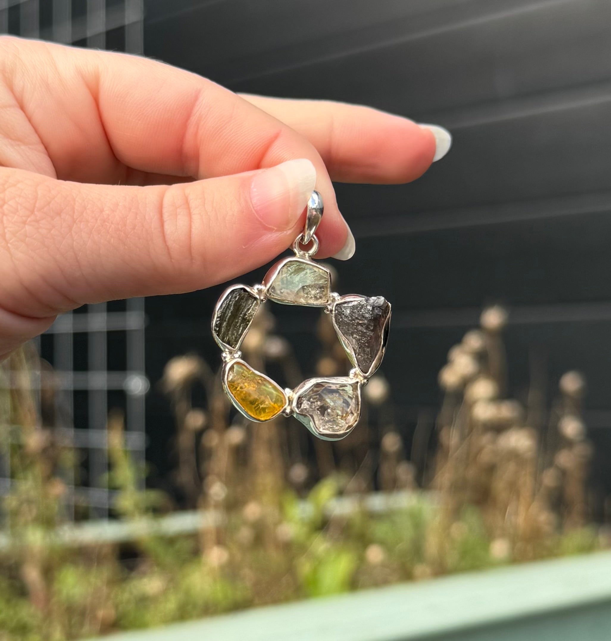 Moldaviet ruwe doorboorde hanger | 4,28 gram - Spiritual Garden