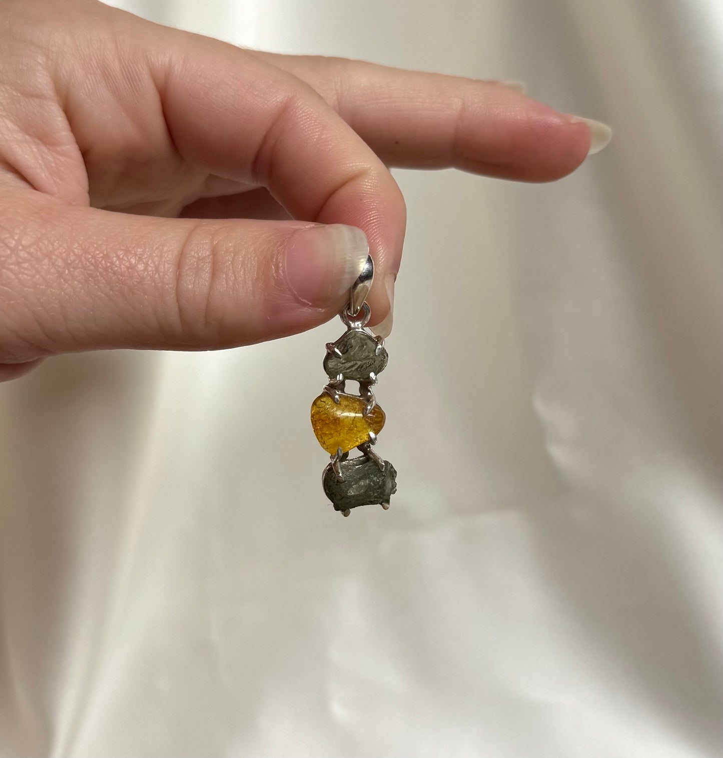 Moldaviet Dubbel en Amber Hanger 925 Zilver A12