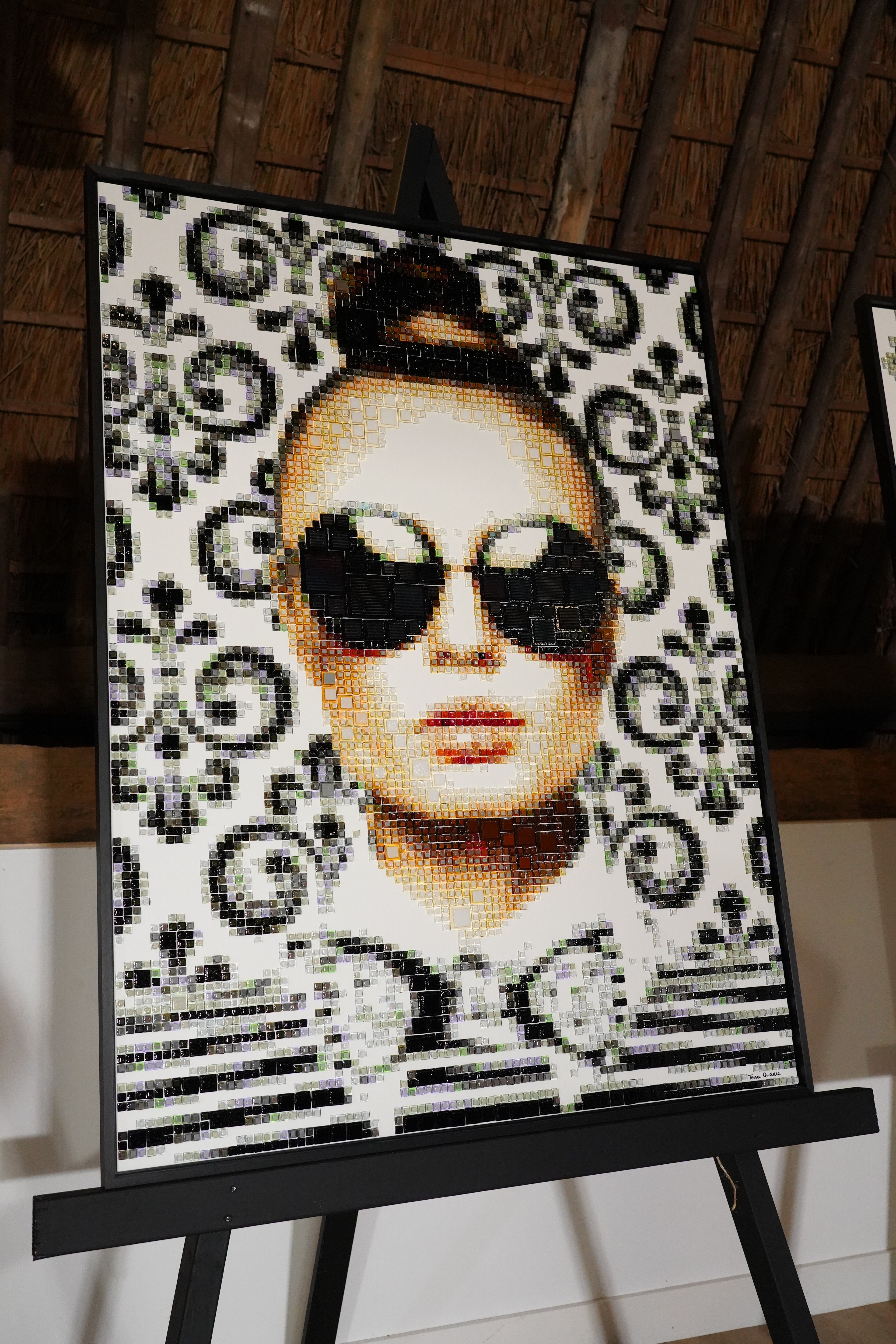 ‘JULIA’ b&w Tessa Qwartz