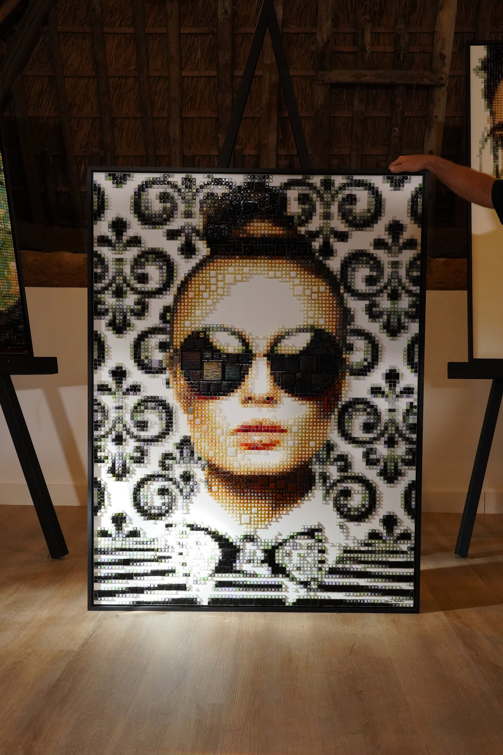 ‘JULIA’ b&w Tessa Qwartz