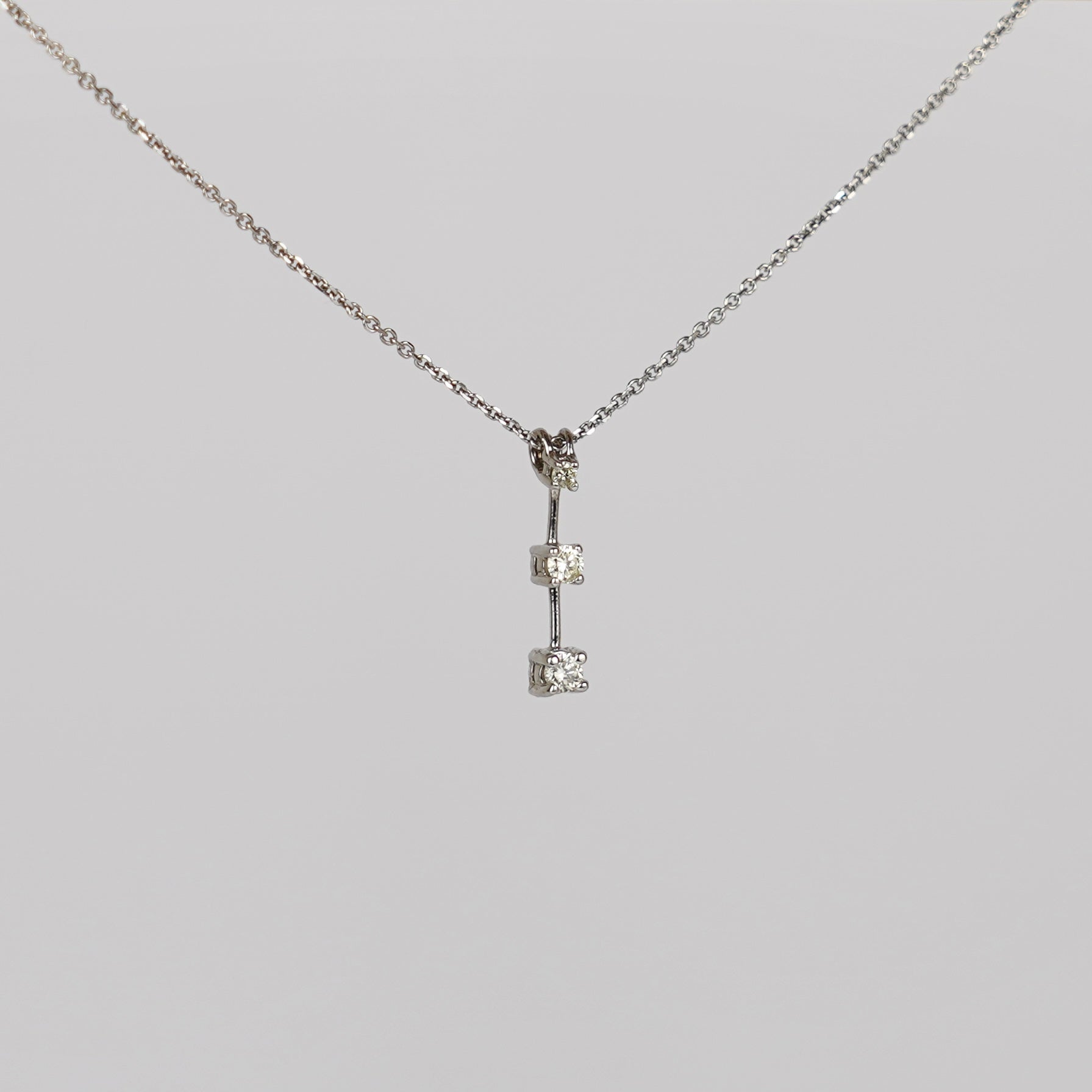 14 Karaat Witgouden Ketting met 3 Natuurlijke Diamanten
