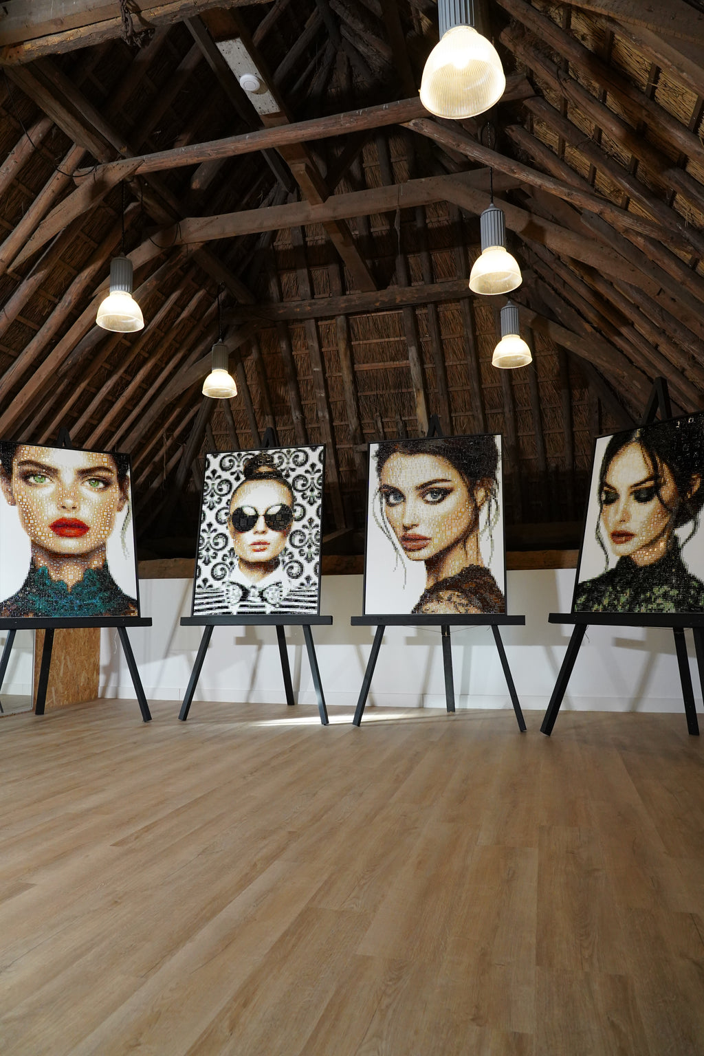 ‘JULIA’ b&w Tessa Qwartz