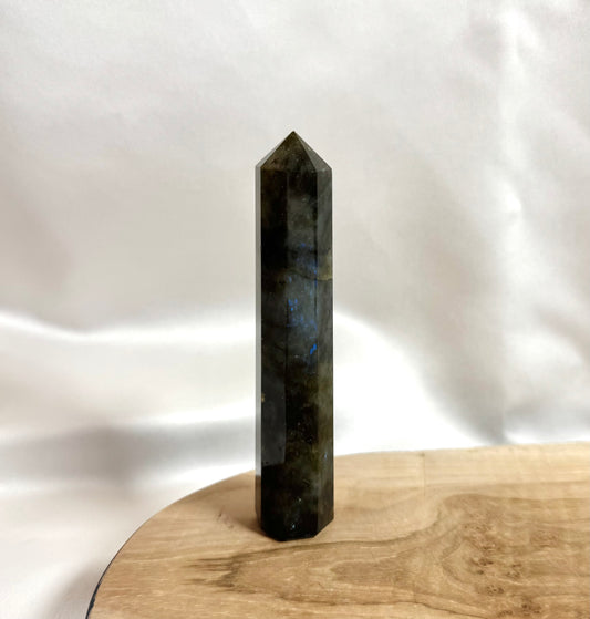 Labradoriet Obelisk