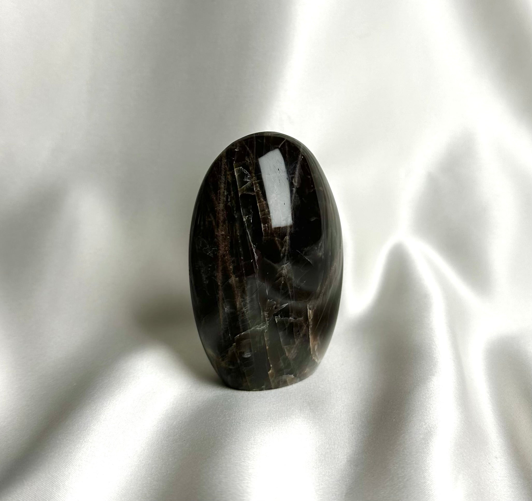 Zwarte Maansteen Sculptuur Nr. 30