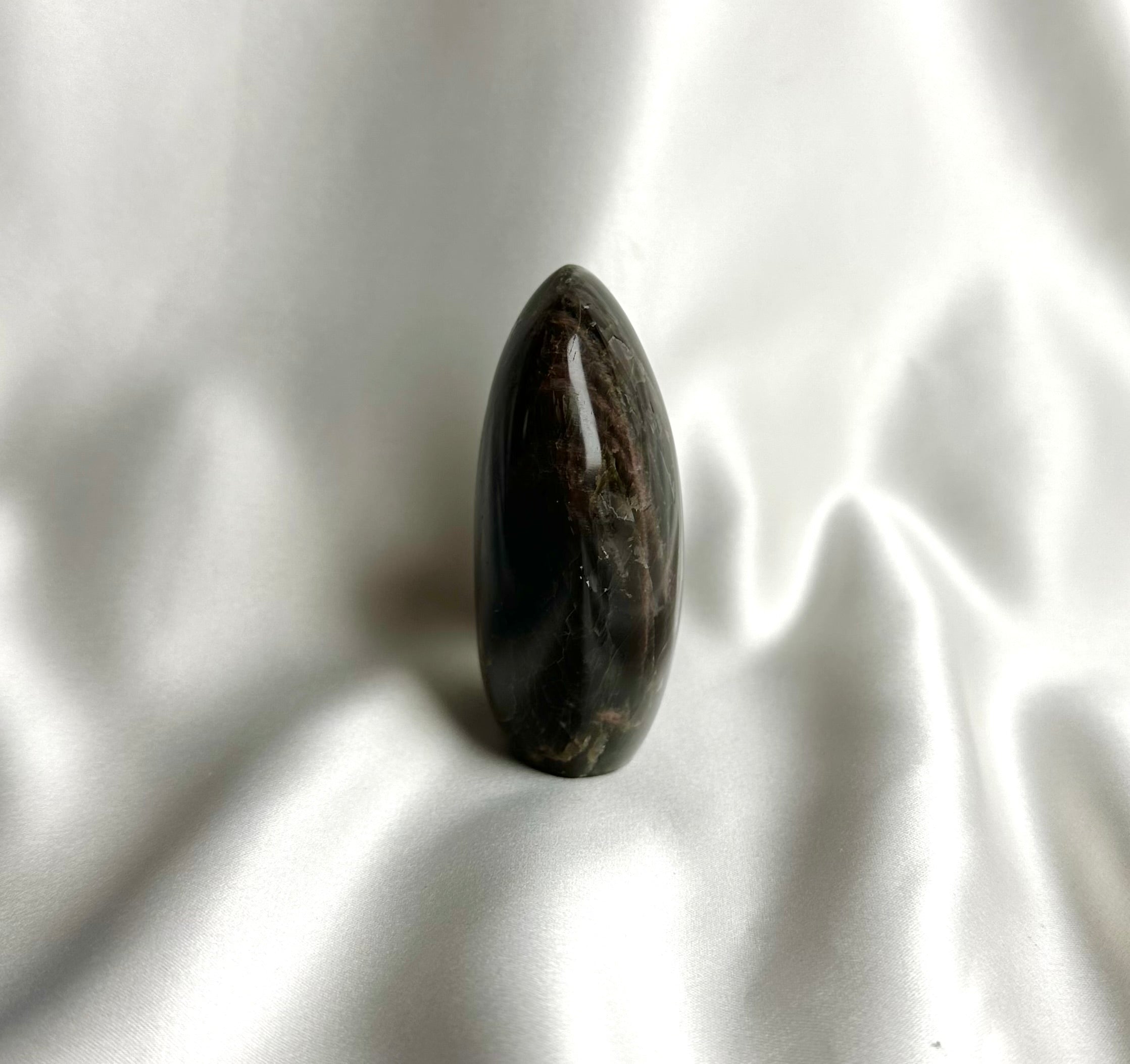 Zwarte Maansteen Sculptuur Nr. 30