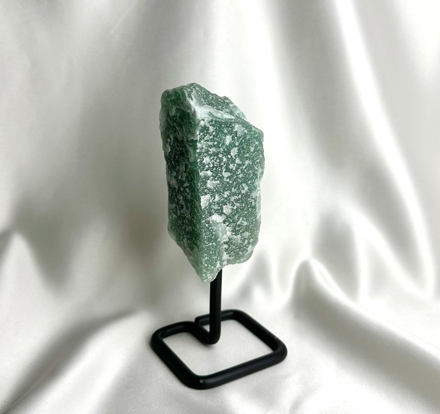 Groene Kwarts Ruw Op Standaard Nr. 74