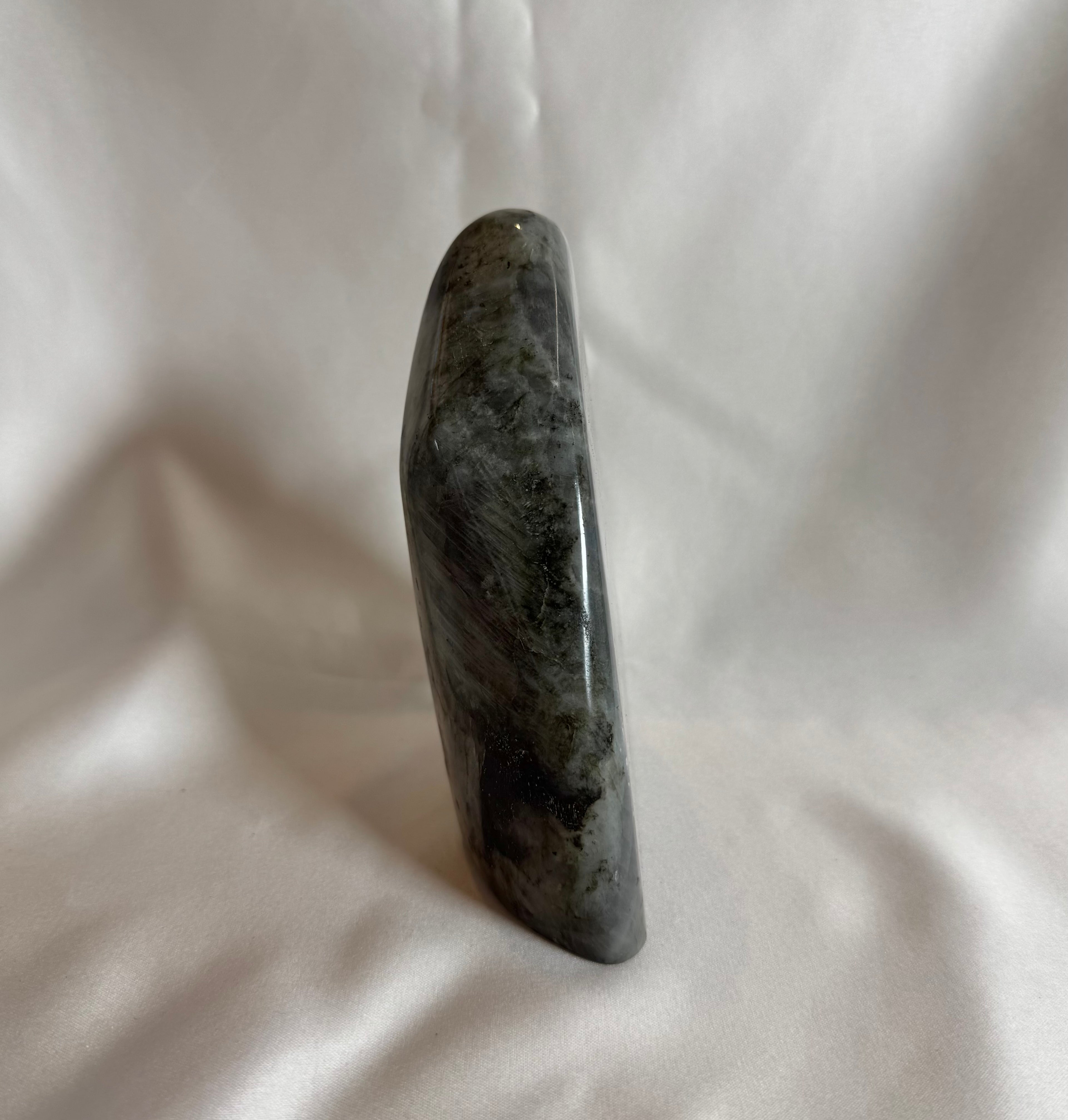 Paarse Labradoriet Sculptuur Nr. 406