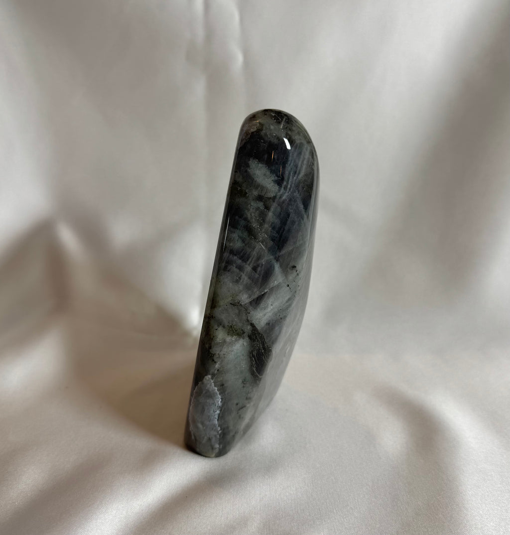 Paarse Labradoriet Sculptuur Nr. 406