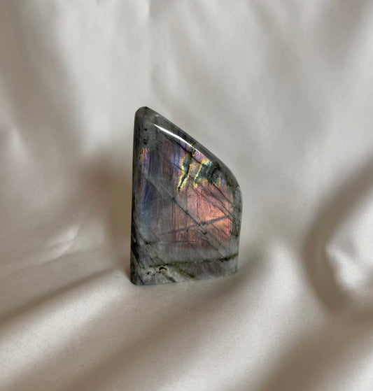 Paarse Labradoriet Sculptuur Nr. 442